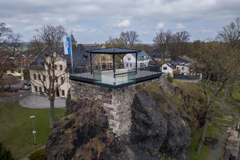Ja-Wort in luftiger Höhe: Falkenstein bietet künftig Hochzeiten auf seinem Wahrzeichen an - Auf dem sanierten Wahrzeichen der Stadt sind ab Mai Hochzeiten möglich.