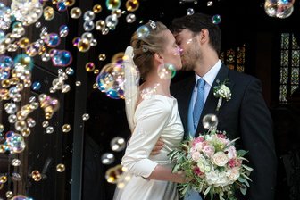 Ja-Wort vor dem Peniger Bürgermeister: André Wolf bringt Paare unter die Haube - Eine Hochzeit ist für das heiratswillige Paar sehr romantisch, für den Standesbeamten ist es doch eher ein Verwaltungsakt. Der Peniger Bürgermeister André Wolf darf künftig nun auch Eheschließungen vornehmen.