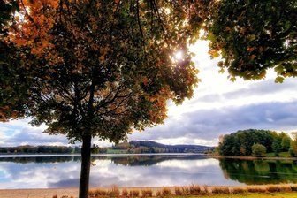 Jäger wird am Untreusee nahe Hof von Aktivistin beleidigt und verbal bedroht - Der Untreusee ist ein beliebtes Ausflugsziel für Menschen aus dem Vogtland.