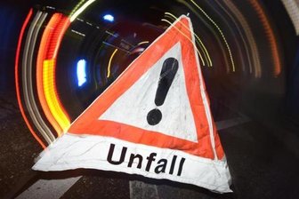 Jägersgrün: Motorradfahrer tödlich verunglückt - Ein 59-jähriger Motorradfahrer ist bei einem Unfall im Muldenhammer Ortsteil Jägersgrün am Sonntag tödlich verunglückt.
