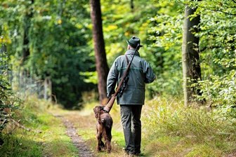 Jagdwesen in schwerem Fahrwasser - Die Jagd ist kein Freizeitvergnügen - und Jagdgenossenschaften keine Vereine, sondern Körperschaften des öffentlichen Rechts. Das ist eine Ursache, dass seit Anfang April 2021 für 54 Jagdgenossenschaften im Vogtlandkreis ein Notjagdvorstand eingesetzt wurde. Die Coronaauflagen haben die Zahl in die Höhe schnellen lassen.