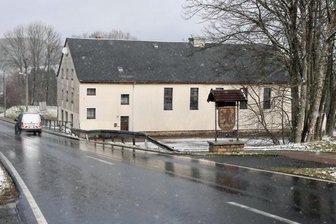 Jahnsbacherin kauft alte Turnhalle in Jahnsbach - Die Jahnsbacher Turnhalle liegt direkt an der Geyerschen Straße. Der Stadtrat von Thum hat jetzt über den Verkauf entschieden.