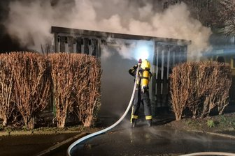 Jahreswechsel hält Feuerwehr Mittweida in Atem - Kurz vor 2 Uhr brannte am Mittwoch in der Lauenhainer Straße ein Müllhaus.