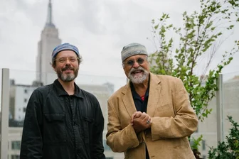 Jazz-CD: Mehrere Musiker widmen Schlagzeug-Legende Paul Motian neues Album - Jakob Bro und Joe Lovano haben ein überzeugendes Tribute-Album für den Jazz-Schlagzeuger Paul Motian veröffentlicht.