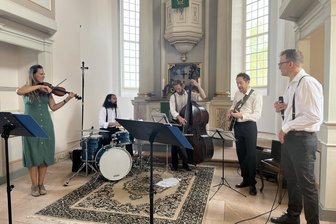 Jazz in Church: Zweite Auflage findet am Sonntag unter freiem Himmel in Altzschillen statt - Die Gruppe Cider and Suspenders gastiert am Sonntag im Hof der Pilgerherberge in Altzschillen.