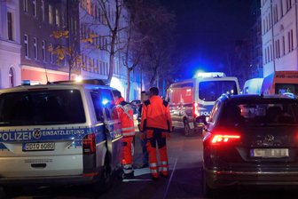 Jede Menge Blaulicht am Rande des Chemnitzer Stadtzentrums: Was war da los? - Die Chemnitzer Elisenstraße am späten Mittwochabend.