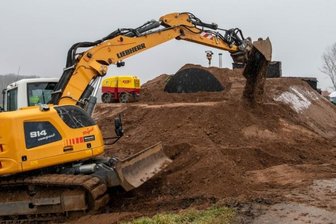 Jede Menge Erde und eine Gabionenwand für die bessere Trinkwasserversorgung -