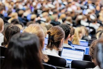 Jedem dritten Studierenden droht ein Burn-out - Hoch konzentriert und emotional erschöpft.