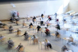 "Jeder, der ein bisschen Ahnung vom Abitur hat...": Warum sich der Landesschülerrat über die Prüfungstermine in Sachsen mokiert - Istr Sachsens Abitur schon durch die Prüfungstermine härter als in anderen Bundesländern?
