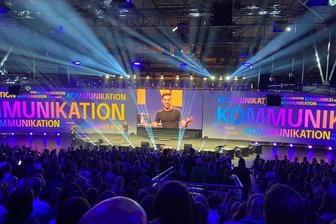 Jeder Fünfte muss gehen: Kündigungen bei Chemnitzer Start-up Staffbase - Geschäftsführer Martin Böhringer bei der Staffbase-Konferenz „Voices“ in Berlin vor zwei Jahren, zu der regelmäßig Führungskräfte aus ganz Deutschland eingeladen werden.