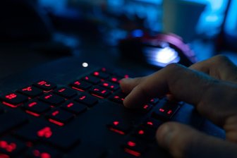 Jeder neunte Onliner von Cyberkriminalität betroffen - Jeder neunte Internetnutzer in Deutschland (11 Prozent) wurde im vergangenen Jahr Opfer von Cyberkriminalität. (Symbolbild)