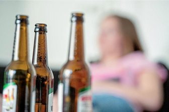 Jeder zehnte Sachse hat ein Alkoholproblem - In Sachsen gibt es bundesweit mit die meisten Alkoholtoten. Der neue Suchtbericht zeigt noch andere Abhängigkeiten. 