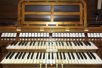 Jehmlichorgel in der Glauchauer Lutherkirche wird eingeweiht - Der Spieltisch der Jehmlich-Orgel in Glauchau.