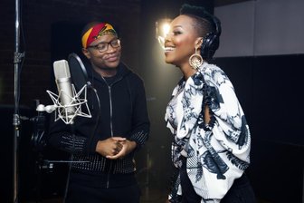 "Jerusalema-Challenge": Song aus Afrika bringt auch in Sachsen die Menschen zum Tanzen - Der Südafrikaner DJ Master KG und Nomcebo Zikode. Ihr Song «Jersualema" entwickelt sich global zu einem Hit, der in Deutschland und Indien, Frankreich, Chile, Italien oder China die Massen bewegt. Weltweit tanzen Menschen mit den gleichen Bewegungen in Hinterhöfen, Quarantäne-Unterkünften, Kirchen, Slums, Krankenhäusern oder auf Parkplätzen.