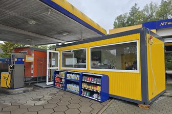 Jet schraubt an der Zukunft: Werdauer Tankstelle schließt demnächst kurzzeitig - Die Tankstelle an der Uferstraße in Werdau wird noch bis Anfang Oktober schick gemacht.