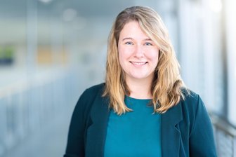 Jetzt abstimmen: Wer wird Sachsens bestes Start-up 2026? - Emily Hickmann hat in Dresden die App „Active TP“ entwickelt, um Patienten vor und nach einer Hüft-Op zu unterstützen.