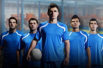 Jetzt anmelden zum Firmencup im Vogtland: Raus aus der Komfort-Zone, rein ins Sport-Trikot - Freizeitkicker aus Firmen, Vereinen und Verbänden sind aufgerufen, beim Firmencup am 15. März in Reichenbach mitzumachen.