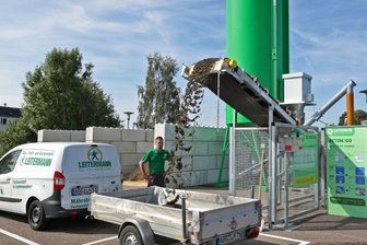 Jetzt auch "Beton To Go" im Baumarkt - An der Anlage auf dem Leitermann-Parkplatz in Weidensdorf kann man sich frischen Beton holen.