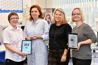 Jetzt digital Zeitung lesen: „Freie Presse“ lädt Leser zu Aktionstag nach Auerbach ein - Sie helfen Lesern, digital fit zu werden: Doreen Schneider, Kerstin Lohse, Britta Keller und Claudia Dehmlow (v. l.).