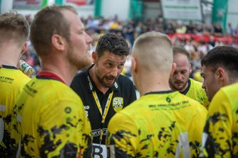 Jetzt geht es ans Eingemachte: SV 04 Oberlosa kämpft im Relegationshinspiel zu Hause um den Klassenerhalt in der 3. Handball-Liga - Oberlosas Trainer Ladislav Brykner will mit einem Heimsieg im Relegationshinspiel das Fundament für den Klassenerhalt in der 3. Liga legen.