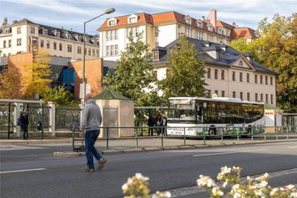 Jetzt gehts dem Rufbus an den Kragen: Wo im Vogtland bald weniger Busse unterwegs sind - Im Göltzschtal zwischen Rodewisch und Falkenstein hat der ZVV schon im Sommer begonnen, Busse im Stadtverkehr zu reduzieren. Gleiches gilt ab 2024 im ganzen Vogtland. Vor allem der Rufbus gilt den Planern als entbehrlich.