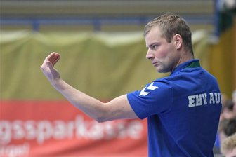 Jetzt gilt es: Auer Juniorteam will am Sonntag zuhause den Staffelsieg festzurren - Hoch konzentriert im Schlussspurt: Chefcoach Philipp Braun und das Auer Juniorteam können am Sonntag im Heimspiel in der Lößnitzer Erzgebirgshalle einen entscheidenden Schritt in Richtung Meisterschaft und Aufstieg gehen.