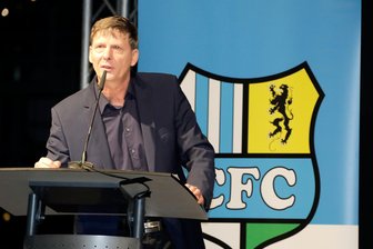 Jetzt im Liveticker: Pressekonferenz des CFC-Vorstandes zum Insolvenzantrag - Vorstandsvorsitzender Uwe Bauch bei der Mitgliederversammlung im Dezember.