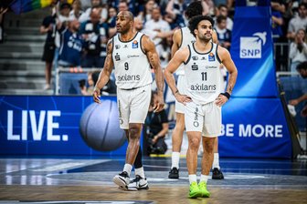 Jetzt wird es ganz schwer mit dem Weiterkommen: Niners Chemnitz verlieren auch Playoff-Spiel Nummer zwei gegen Heidelberg - Enttäuschte Gesichter bei den Spielern der Niners Chemnitz nach der zweiten Niederlage gegen Heidelberg.