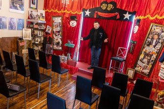 Jo Everest: Kultur ist nicht der Prellbock - Da hilft Jo Everest alias Jens-Uwe Günzel auch alle Zauberkunst nichts: Die Stühle in seinem 1. Theater für Magie und Illusion im Erzgebirge bleiben leer. 