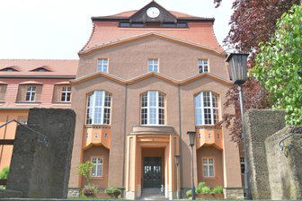 Jobcenter ausgetrickst? Freiberger Amtsrichterin überrascht im Prozess um Leistungsbetrug - Im Gebäude der Saxonia Stiftung in Freiberg befindet sich das Jobcenter.
