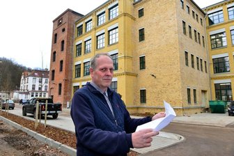 Jobcenter in Mittelsachsen künftig an drei Standorten - Bauleiter Uwe Müller vor der ehemaligen Baumwollspinnerei in Mittweida. Am Donnerstag wurde das sanierte Gebäude von der Firma Immotrend an den neuen Mieter, das Jobcenter, übergeben. Am Montag beginnt der Umzug.
