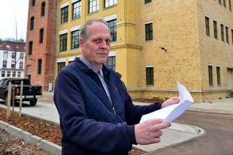 Jobcenter zieht an neuen Standort - Bauleiter Uwe Müller vor der ehemaligen Baumwollspinnerei in Mittweida. Am Donnerstag wurde das sanierte Gebäude von der Firma Immotrend an den neuen Mieter, das Jobcenter, übergeben. Am Montag beginnt der Umzug.
