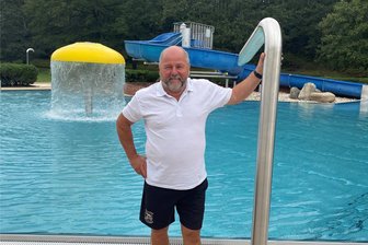 Jochen Steiner, Schwimmmeister im Herbertbad in Wilkau-Haßlau, verabschiedet sich - Noch bis zum Sonntag steht Jochen Steiner als Schwimmmeister am Beckenrand des Herbertbades in Wilkau-Haßlau.