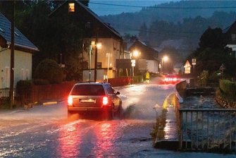 Jöhstadt erhält 600.000 Euro für Flutschäden - Nach einem heftige Unwetter hatte der Steinbach am Abend des 13. Juli 2021 den Jöhstädter Ortsteil Steinbach zum Teil überflutet. Nun liegt zumindest ein Bescheid über Fördermittel zum Beseitigen von Schäden bei der Stadt vor.