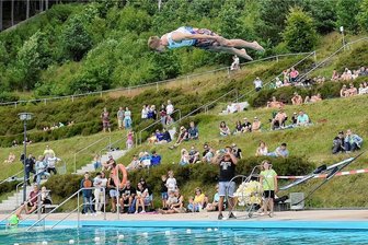Johann Unger gewinnt Klingenthaler Wasserskispringen - Johann Unger (Team C.A. Seydel) gewann den Titel bei den Junioren und die Gesamtwertung.