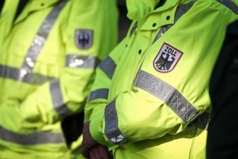 Johanngeorgenstadt: Zollbeamte beschlagnahmen Drogen, Waffen und Feuerwerkskörper -