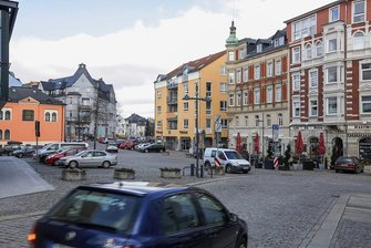 Johannisplatz in Limbach-Oberfrohna: Was sich verändern soll - Auf dem Johannisplatz in Limbach-Oberfrohna soll bald viel weniger Autoverkehr herrschen.