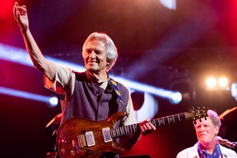 John McLaughlin und sein Jazzrock-Fest: Wie ein Pfahl im Wind - John McLaughlin beim Montreux Jazz Festival 2022.