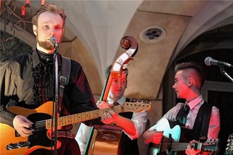Johnny Cash im Ratskeller: Bandana holt das Weihnachtskonzert nach - Andy Matthews singt am Samstag im Ratskeller Hainichen wieder mit Bandana die Songs von Johnny Cash.