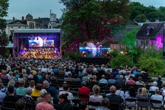 Johnny Logan und Vogtland Philharmonie begeistern in Mittweida - 