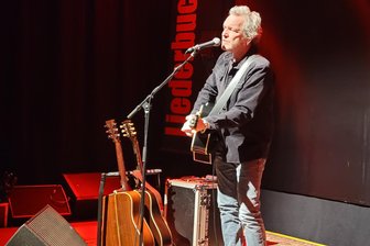 Joseph Parsons in Lichtentanne: Songs, die unter die Haut gehen - Joseph Parsons - der Wanderer zwischen Rock und Folk.