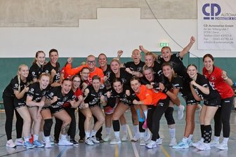 Jubel bei der HSG Langenhessen/Crimmitschau: Handballerinnen gewinnen in der Oberliga auch ihr zweites Saisonspiel - Nach dem zweiten Sieg im zweiten Spiel war die Freude bei der HSG Langenhessen/Crimmitschau am Samstagabend groß.