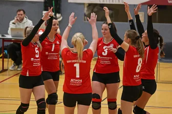 Jubel bei Fortschritt Lichtenstein: Volleyballerinnen beschenken sich kurz vor Weihnachten selbst - Die Volleyballerinnen von Fortschritt Lichtenstein – hier im Bild bei einem Heimspiel – jubelten am Wochenende auswärts doppelt.