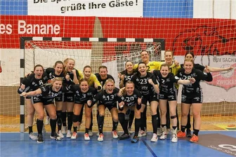 Jubel beim BSV Sachsen Zwickau: Neue Trümpfe stechen - Zehn Wochen nach dem letzten Sieg bejubelten die BSV-Handballerinnen das 26:22 gegen Bensheim/Auerbach am Samstagabend ausgelassen. Die Mannschaft geht mit drei Punkten Vorsprung auf den direkten Abstiegsplatz und einem Zähler auf den Relegationsplatz in den Rest der Saison, der es mit zwölf Spielen bis Mitte Mai für den Aufsteiger noch einmal richtig in sich hat.