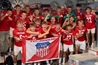 Jubel beim FSV Zwickau: A-Jugend startet mit Heimsieg in die neue Saison - Die Freude über den Auftaktsieg war den jungen FSV-Fußballern am Sonntag anzusehen.