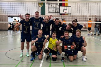 Jubel beim VfL Wildenfels: Volleyballer setzen sich mit drittem Saisonsieg in der Spitzengruppe fest - Nach dem 25:22 im dritten Satz war der dritte Wildenfelser Saisonsieg perfekt.