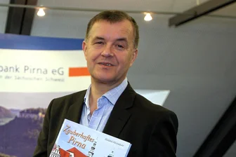Jubelarie auf Russland: Dresdner „Bild“-Chefreporter freigestellt - Jürgen Helfricht hat schon um die 80 Bücher veröffentlicht - unter anderem eines zu Pirna. Eine Co-Autorenschaft wurde ihm nun aber zum Verhängnis.