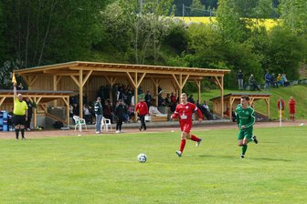 Jubiläum „100 Jahre Fußball in Drebach“ geht in die nächste Runde - An ihrer neuen Tribüne und den Trainerbänken haben die Drebacher seit Februar getüftelt.