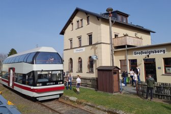 Jubiläum auf der Schiene: Historischer Zug „Alma“ pendelt zwischen Großvoigtsberg und Freiberg - Der Doppelstockzug Alma pendelt am Samstag zwischen Großvoigtsberg und Freiberg.