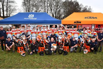 Jubiläum in Gold und Silber: Enduro-Legende Harald Sturm hat in Dahlen Grund zum Feiern - Das KTM-Team Sturm: Was 1999 beschaulich begann, ist mittlerweile eine Gruppe von vielen ehrgeizigen Fahrern und Helfern geworden.